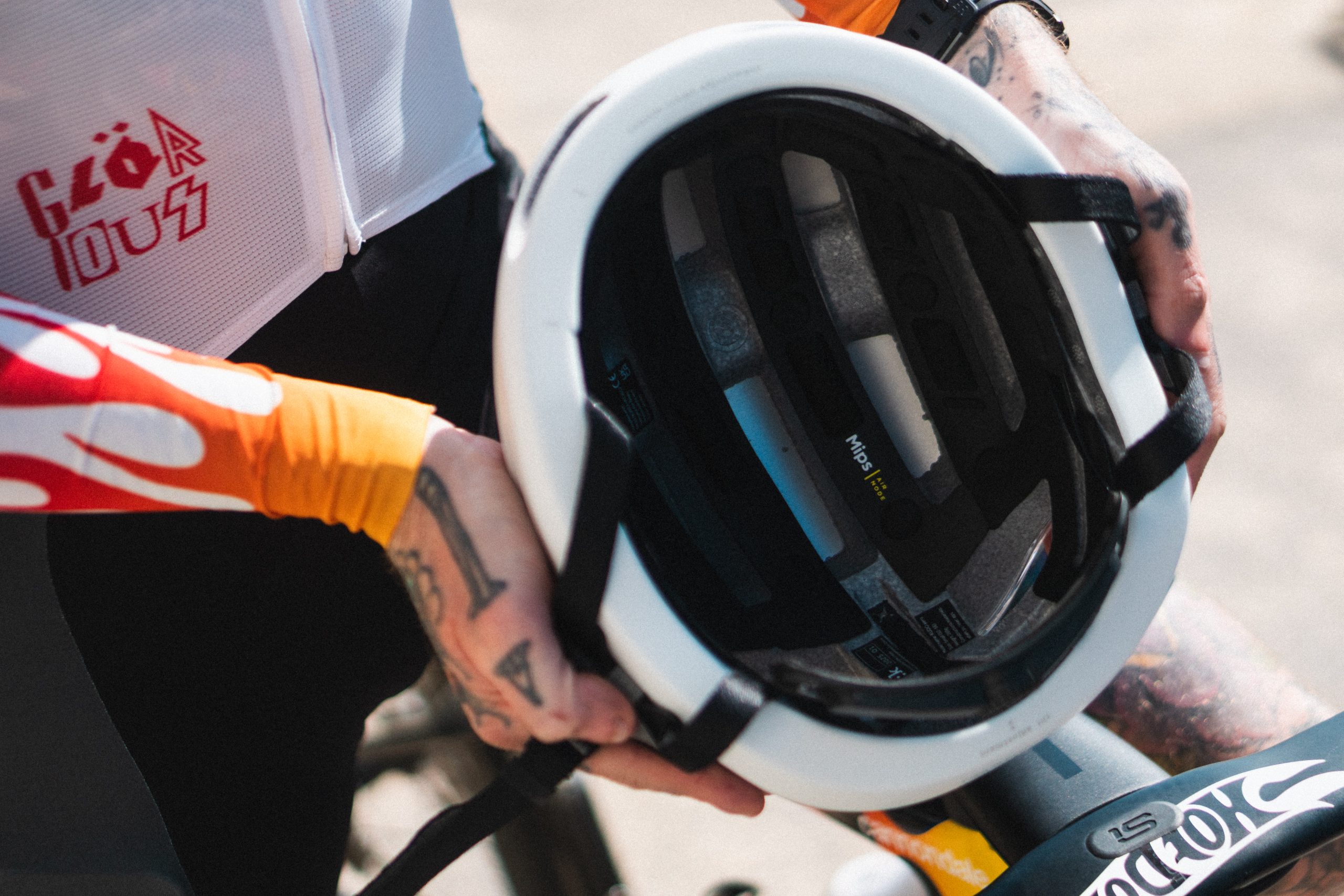 Fizik helmet