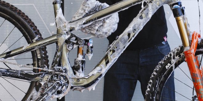 Washing the Pivot Five minutes with: Gtechniq Bike